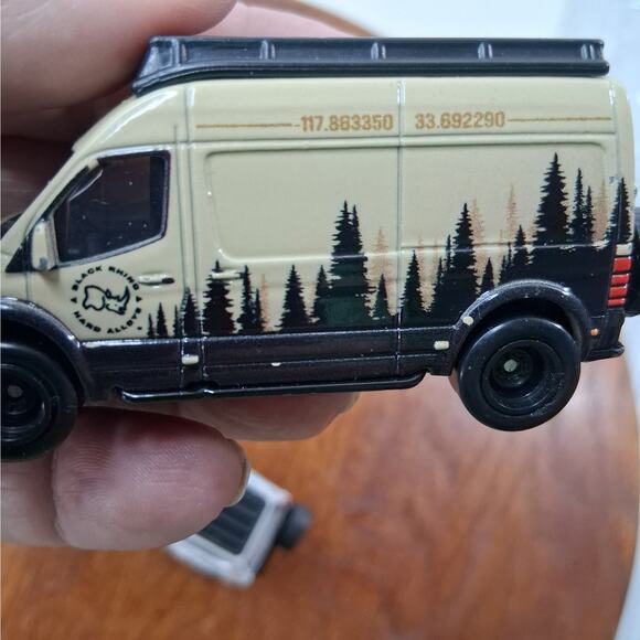 HOT WHEELS Premium Set of 2 Diecast Cars Mercedes Sprinter + Toyota Land Cruiser - Picture 7 of 11